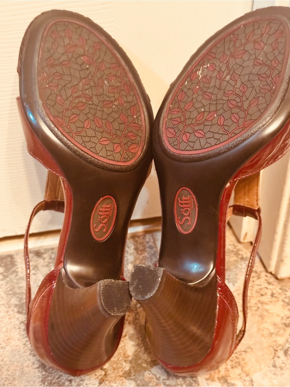 Rich, Vibrant, Sofft Burgundy Patent T-Strap Peep-Toe Heels! - Picture 13 of 15